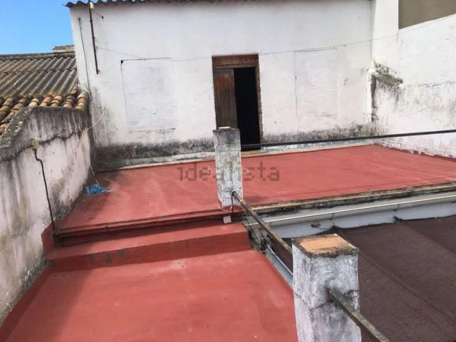 Casa en venta en Niebla. Casa de pueblo con patios y 2 garajes en plena Calle Real de Niebla. Casas.