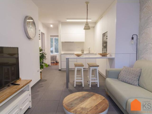 Casa en venta en Noia. Un edificio con alma en el corazón de Noia donde cada planta cuenta una historia. Casas.
