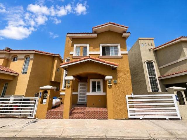 CASA EN VENTA EN OTAY LAGO, TIJUANA