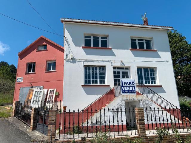 Casa en venta en Outes. Casa para restaurar con finca en O Freixo, Ayuntamiento de Outes. Casas.