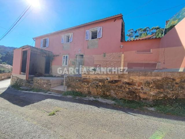 Casa en venta en Outes. Casas.