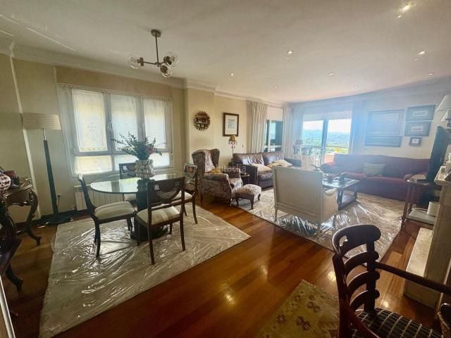 Casa en venta en Oviedo, Buenavista. Unifamiliar en venta en Buenavista, 5 dormitorios. Casas.