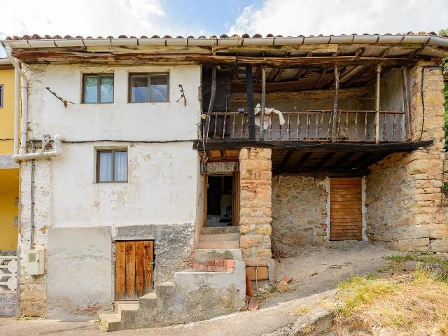Casa en venta en Oviedo, Parroquias Sur La Manjoya. Casa Asturiana para Reformar con Patio y Terreno Agrario a 5 Minutos de Oviedo. Casas.