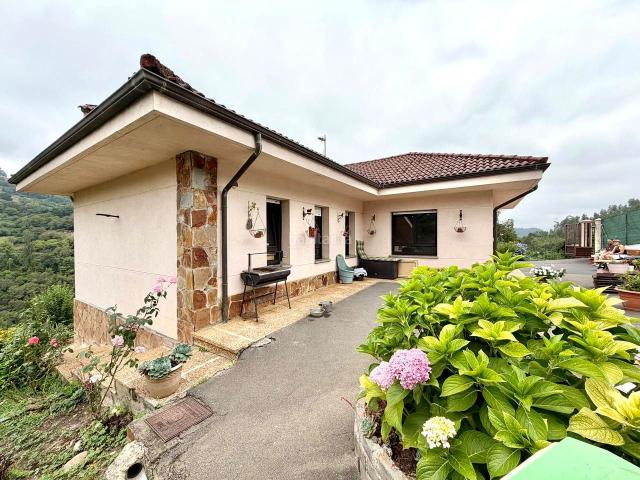 Casa en venta en Oviedo, Parroquias Sur La Manjoya. Chalet La Mortera Oviedo. Casas.