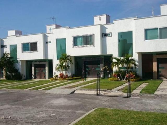 Casa en Venta en Oaxtepec, Morelos En fraccionamiento