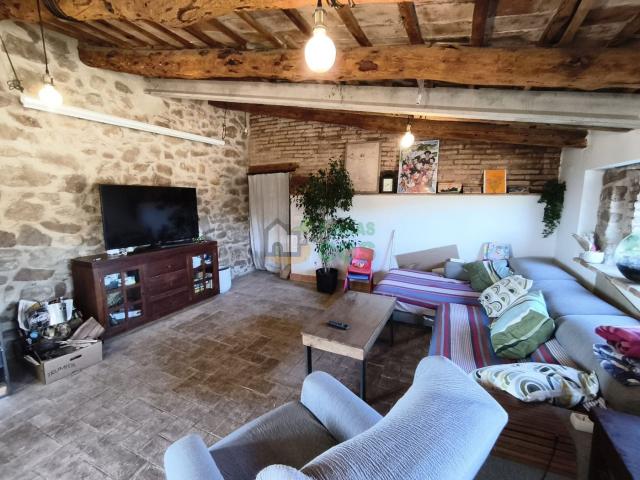 Casa en venta en Òdena. Masía en venta de 700 m2, con 2.800m² de jardín llano, lista para entrar a vivir. Naturaleza, vistas y todos los servicios. Casas.