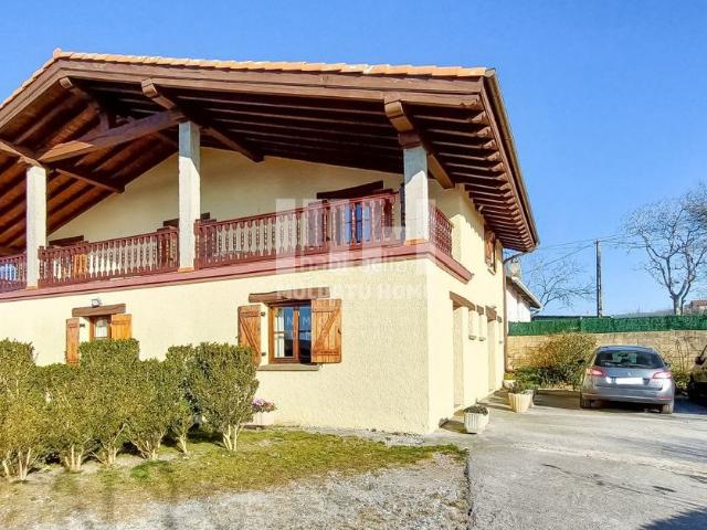 Casa en venta en Oiartzun. Casa independiente con caballerizas en terreno de 11.000 m2. Casas.