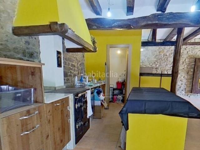 Casa en venta en Okondo. Casa de 482 m con 9 dormitorios y garaje en Llodio. Casas.