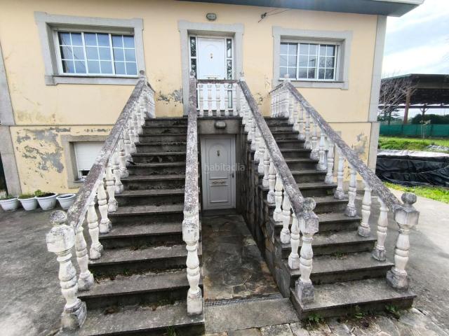 Casa en venta en Oleiros, Dexo Lorbé. Amplia Casa Familiar en Lorbé, Oleiros Ideal para Tu Hogar. Casas.