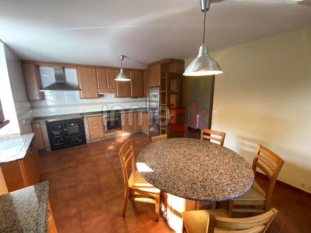Casa en venta en Oleiros, Inás. Chalet con finca de 5.000 m en Oleiros. Casas.