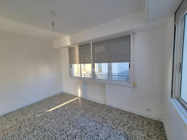 Casa en venta en Oleiros, Oleiros Pueblo. EDIFICIO de TRES PLANTAS + BAJO GARAJE en Oleiros A Coruña. Casas.
