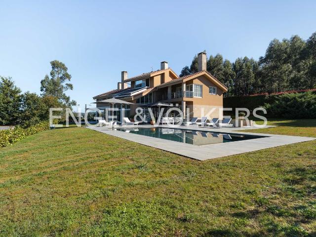 Casa en venta en Oleiros, Liáns. Singular villa con zona wellness y gran finca privada en Oleiros. Casas.