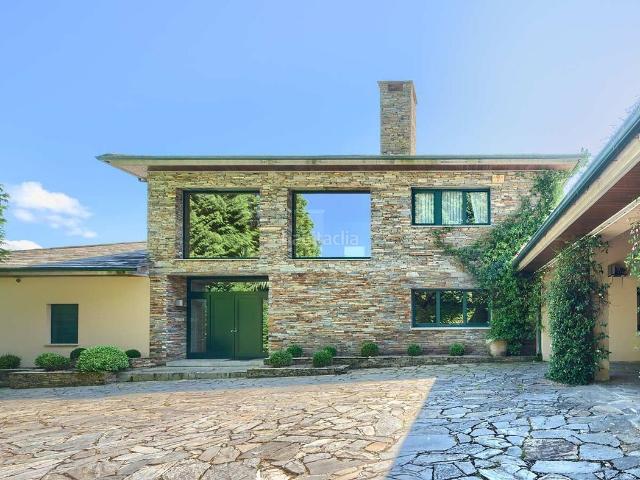 Casa en venta en Oleiros, Nós. EXCLUSIVO CHALET EN URBANIZACIÓN EL PINAR. Casas.
