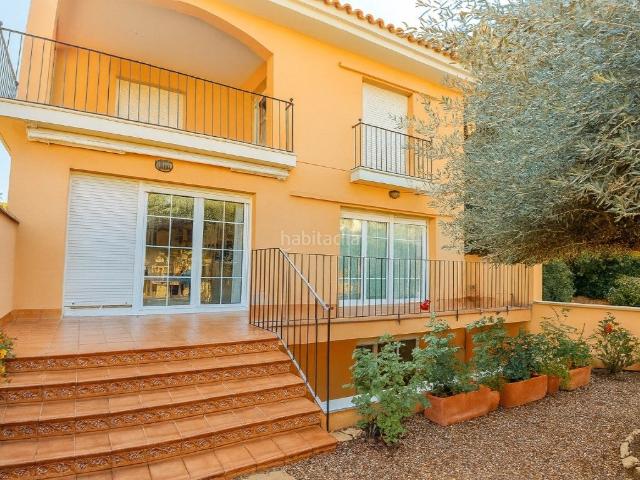 Casa en venta en Olèrdola. Exclusiva casa independiente en Moja, Olèrdola, con gran jardín y vistas despejadas. Casas.