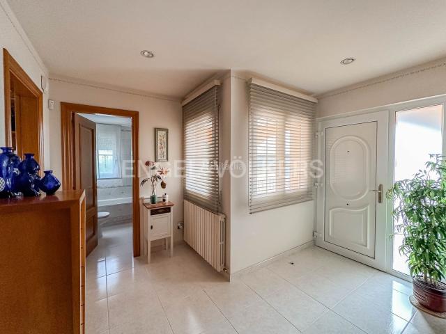 Casa en venta en Olèrdola. Fantástica unifamiliar con doble parcela en el Penedès. Casas.