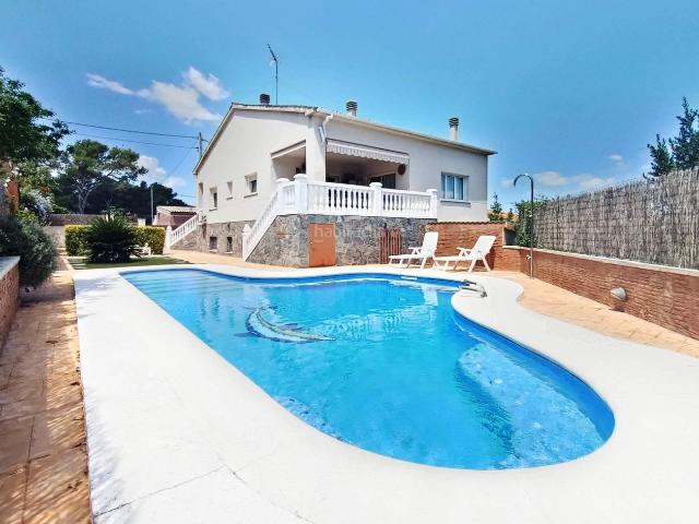 Casa en venta en Olèrdola. Vivienda unifamiliar en Daltmar naturaleza, confort y vistas a un paso del mar y los viñedos. Casas.