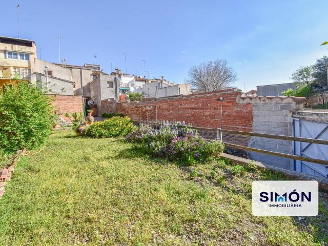 Casa en venta en Olesa de Montserrat. CASA ESTILO DOBLE VIVIENDA CON GRAN JARDÍN, GARAJE Y AMPLIOS ESPACIOS!. Casas Olesa de.