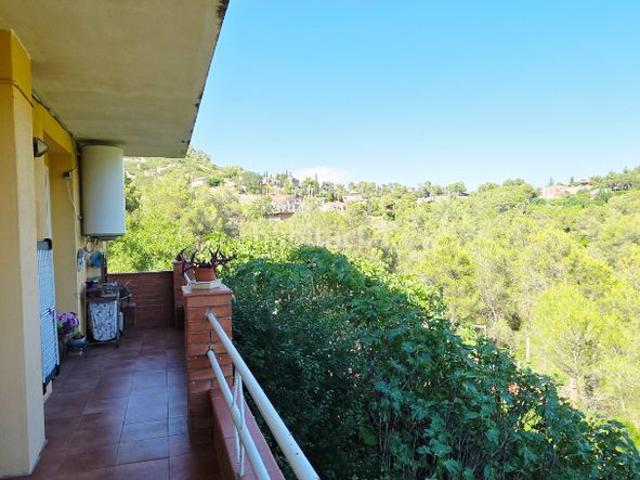 Casa en venta en Olesa de Bonesvalls. ¡ Casa para 2 familias con mucha luz y piscina!. Casas Olesa de.