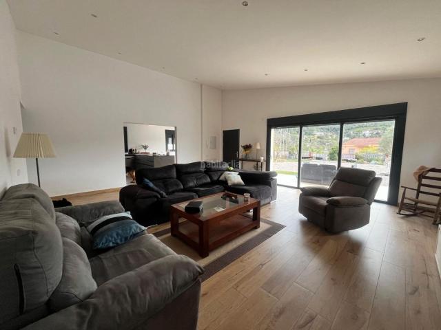 Casa en venta en Olesa de Bonesvalls. Se vende vivienda unifamiliar aislada de reciente construcción. Casas Olesa de.