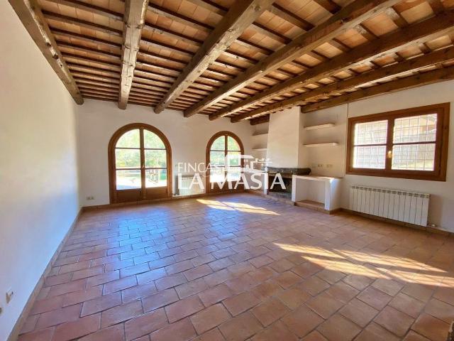 Casa en venta en Olivella. Espectacular chalet de estilo rústico en venta en Mas Mestre, Olivella. Casas.