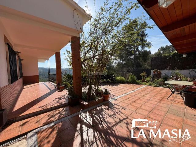 Casa en venta en Olivella. Gran chalet con piscina. Casas.