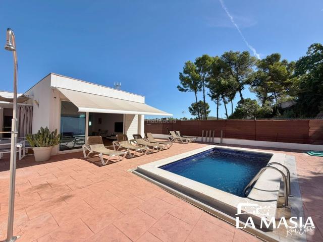 Casa en venta en Olivella. Preciosa vivienda con piscina. Casas.