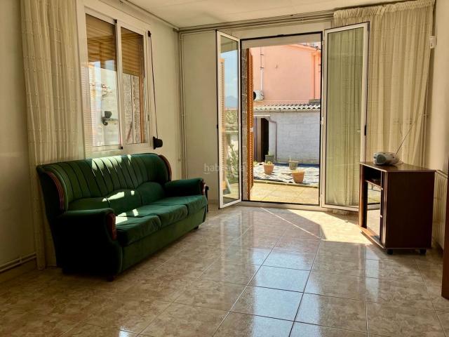 Casa en venta en Olot. Casa amb gran terrassa privada. Casas.