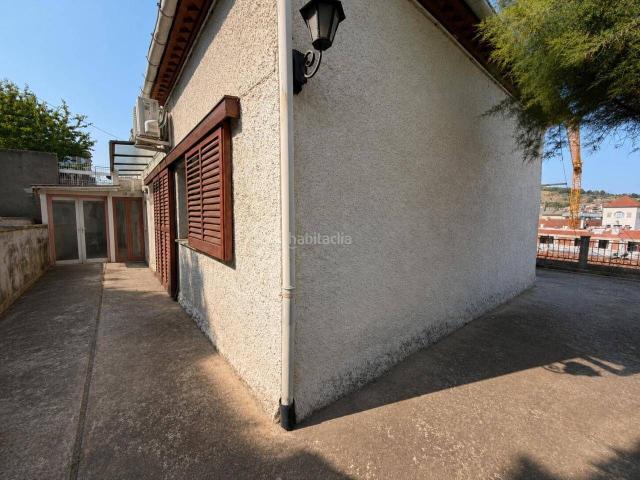 Casa en venta en Olot. Casa con Patio y Potencial. Casas.
