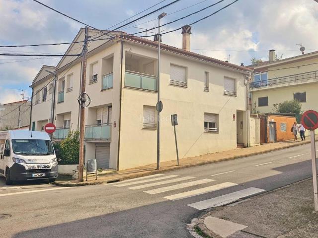 Casa en venta en Olot. Casa en esquina en Bonavista Olot. Casas.