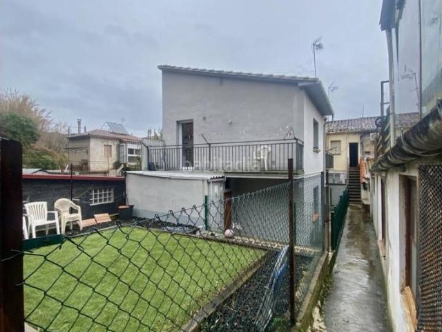 Casa en venta en Olot. CASA PAREADA EN VENTA OLOT SANT BERNAT. Casas.