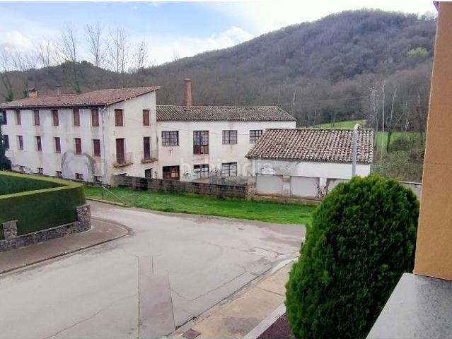 Casa en venta en Olot. OLOT BONITA CASA EN VENTA 3 HABITACIONES 3 BAÑOS GARAJE TERRAZA BARBACOA CON FINANCIACION DEL 100 DEL PRECIO. Casas.