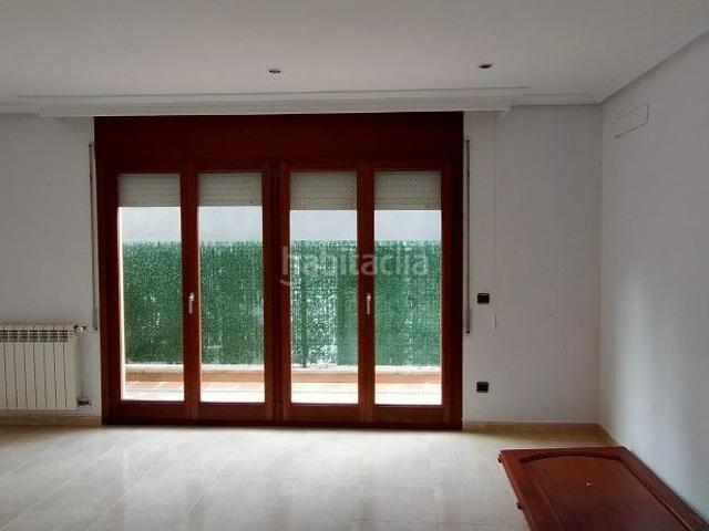 Casa en venta en Olot. OLOT CASA EN VENTA 3 HABITACIONES 3 BAÑOS GARAJE AÑO DE CONSTRUCCION 2004 CON FINANCIACION 100 DEL PRECIO INMOBROKERS REAL. Casas.