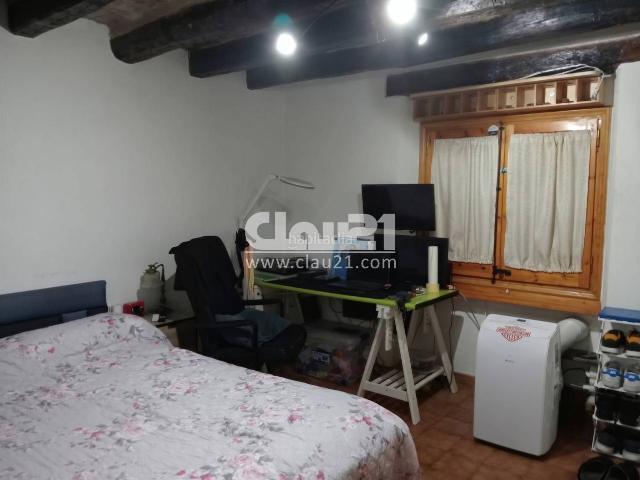 Casa en venta en Olvan. Casa antigua de pueblo restaurada con estilo rústico en venta. Casas.