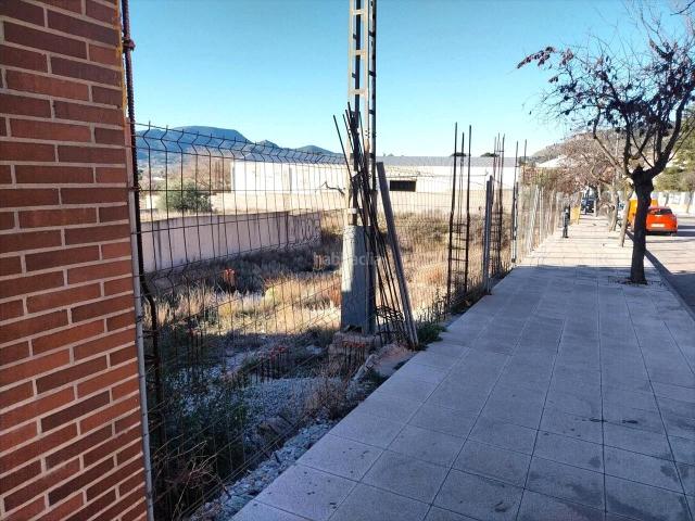 Casa en venta en Onil. Conjunto de viviendas en estructura en el centro de Onil gran oportunidad para promotores e inversores. Casas.