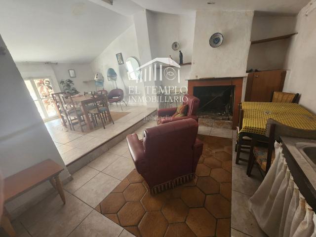 Casa en venta en Onil. Casa de 235m para reformar en el casco antiguo de Onil. Casas.