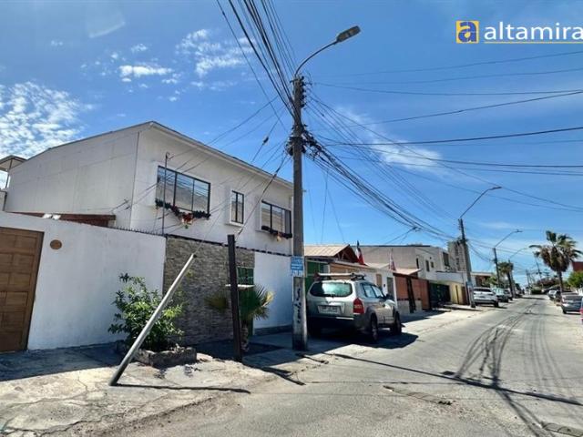Casa en Venta en OPORTUNIDAD – CONDICIONES ESPECIALES DE FINANCIAMIENTO BANCA PROPIEDADES BANCO SANTANDER Pje. Salitrera Nebraska con Playa Blanca SBIF 19944