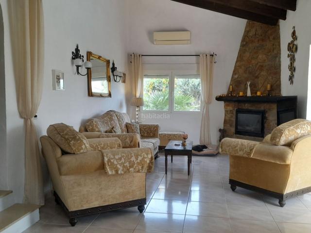 Casa en venta en Orba. A beautiful 6 bedroom and 3 bathroom Detached Villa with swimming pool. Casas.