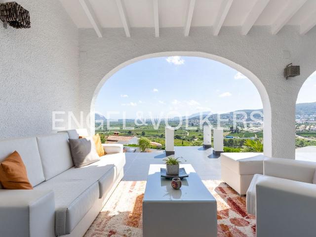 Casa en venta en Orba. Villa panorámica de clase extra. Casas.