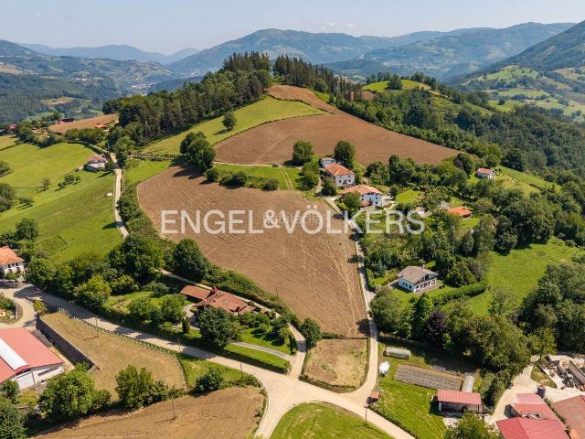 Casa en venta en Orendain. Caserío tradicional a reformar con 16 hectáreas de terreno. Casas.