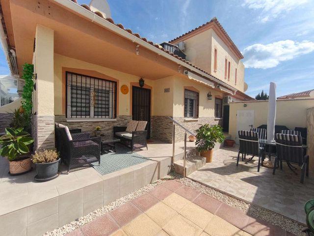 Casa en venta en Orihuela, Alicante