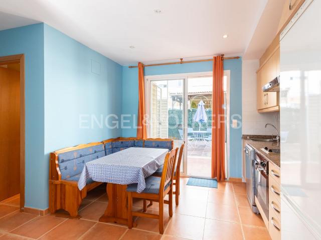 Casa en venta en Oropesa del Mar, El Balcó Jaume I. Acogedora casa adosada en urbanización privada con piscina en Oropesa del Mar. Casas Oropesa del.