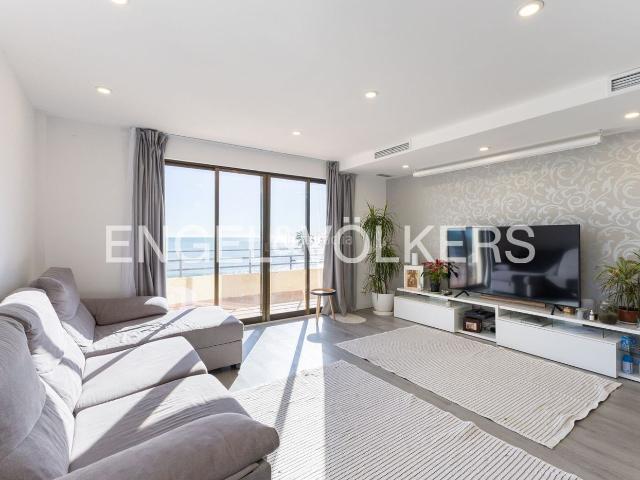 Casa en venta en Oropesa del Mar, Playa Morros de Gos. Edificio en primera línea de mar con restaurante y licencia turística. Casas Oropesa del.