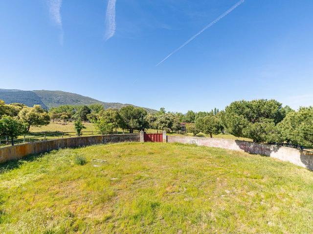 Casa en venta en Ortigosa del Monte. Exclusiva finca ecuestre en enclave natural privilegiado. Casas Ortigosa del.