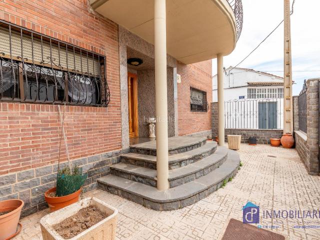 Casa en venta en Osera de Ebro. Casa con terraza y gran garaje en Osera de Ebro, a 25 min de Zaragoza. Casas Osera de.
