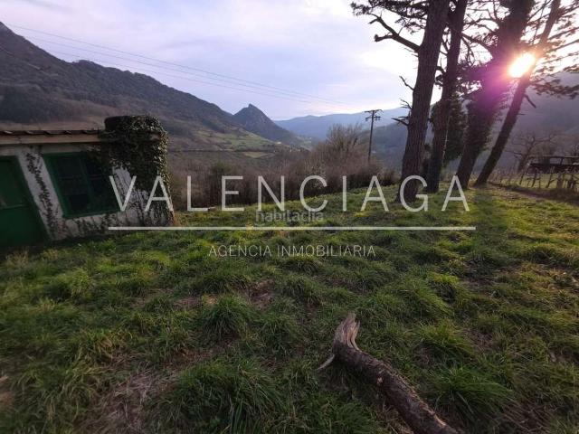 Casa en venta en Ataun. Caserio adosado en Ataun para reformar. Casas.