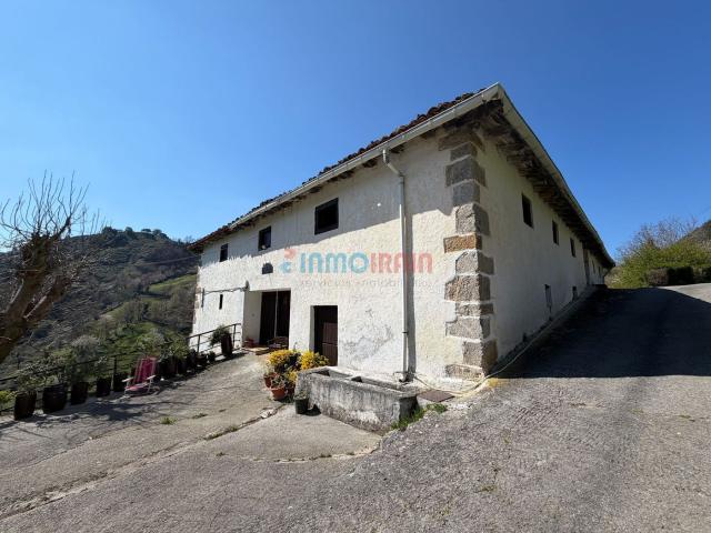 Casa en venta en Ataun. ESPECTACULAR CASERÍO INDEPENDIENTE EN ATAUN VISTAS PANORÁMICAS, ACCESO PRIVADO Y MÁS DE 20.000 m DE TERRENO. Casas.