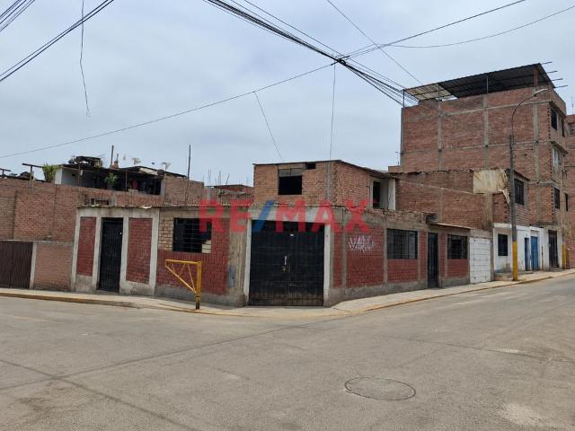Casa En Venta En Ate | 163.20 M², 4 Dormitorios Y Cochera | Usd 107,000