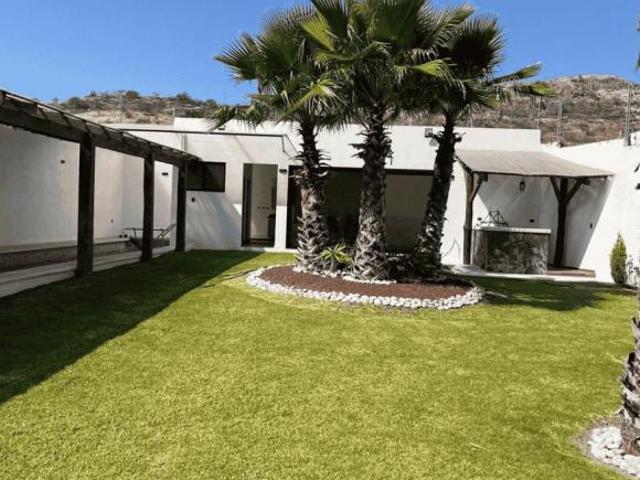 Casa en venta en Atlixco con alberca cerca del Zocalo de Atlixco