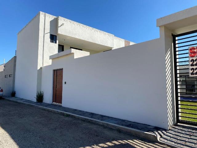 Casa en venta en Atlixco, a metros de la Aldea con alberca y 4 rec?maras