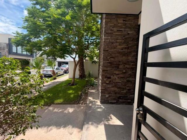 CASA EN VENTA EN AUREA RESIDENCIAL